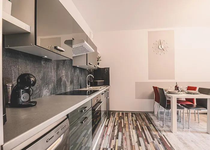 Apartament łąkowa - Elegancki Z Garażem, Krok Od Długiego Targu